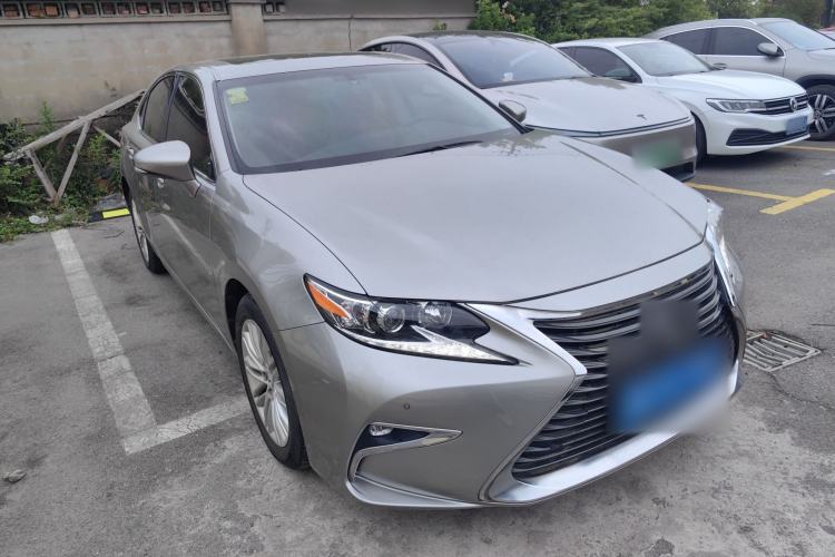 Used Lexus ES 2015 200 Elite Edition Front Right 45 Deg