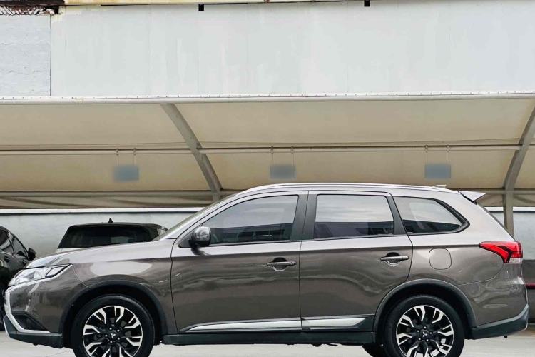 Used Mitsubishi Outlander 2019 2.0L Two-Wheel Drive Comfort Edition 5 Seats China V Standard Exterior 5