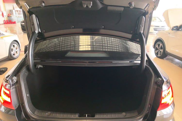 Used Geely Auto Emgrand GL 2017 1.8L Manual Elite Model
