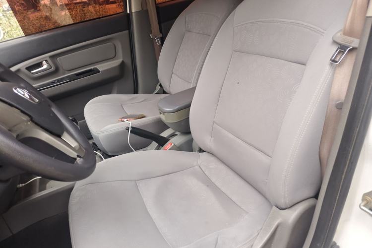 Used BAIC Weiwang M20 2014 1.5L Basic Version DAM15DL Left Front Seat