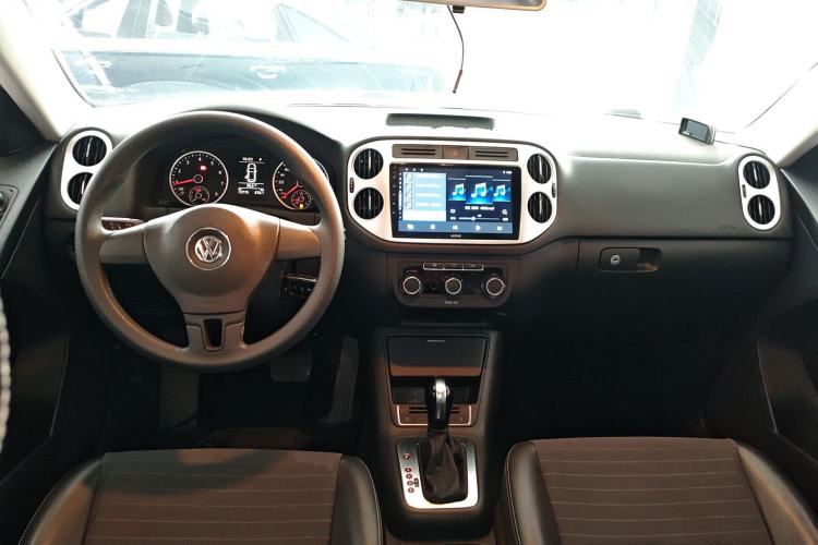 Used Volkswagen Tiguan 2016 300TSI Automatic Two-Wheel Drive Trend Edition Center Console