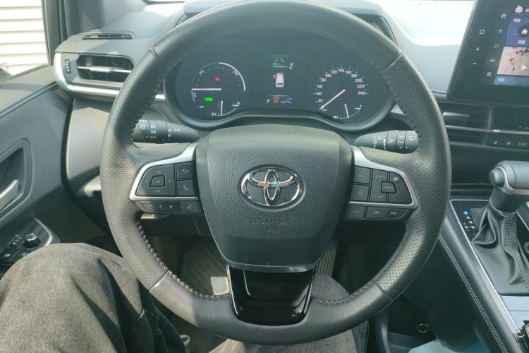 Used Toyota SIENNA 2024 2.5L Hybrid Luxury Edition
