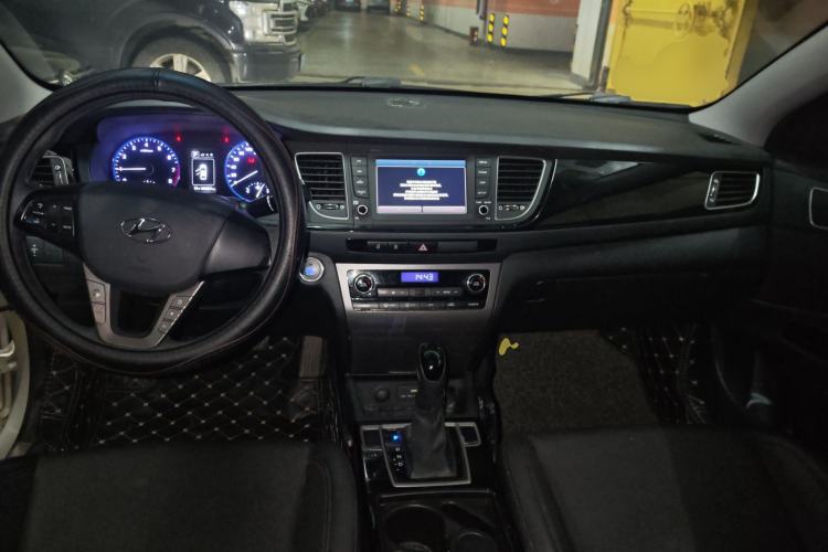 Used Hyundai Mistra 2016 1.8L Automatic Smart GLS Center Console