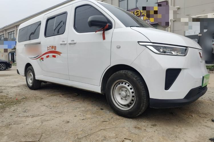 Used Wuling Yangguang 2025 Model 310KM Bus Edition—Customized by CATL