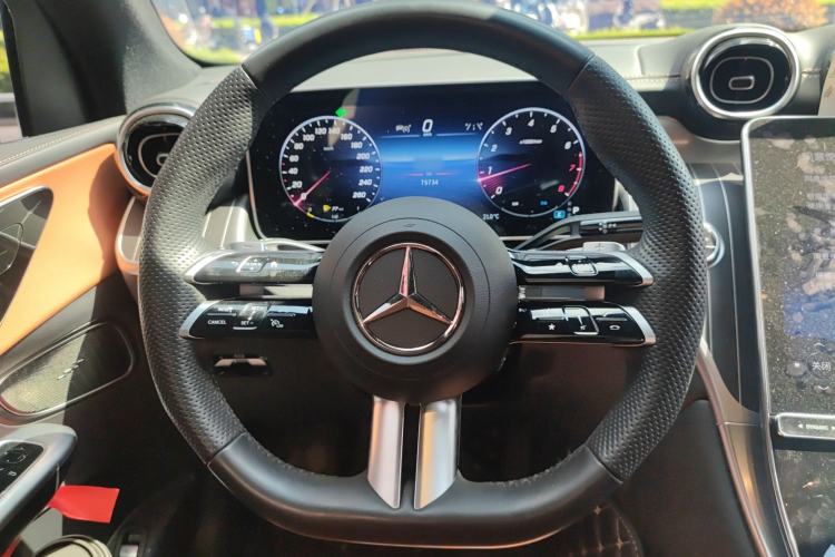 Used Mercedes-Benz GLC 2023 GLC 260 L 4MATIC Luxury Model 5 Seats Steering Wheel