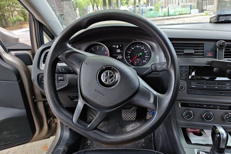 Used Volkswagen Golf 2015 1.6L Automatic Fashion Model