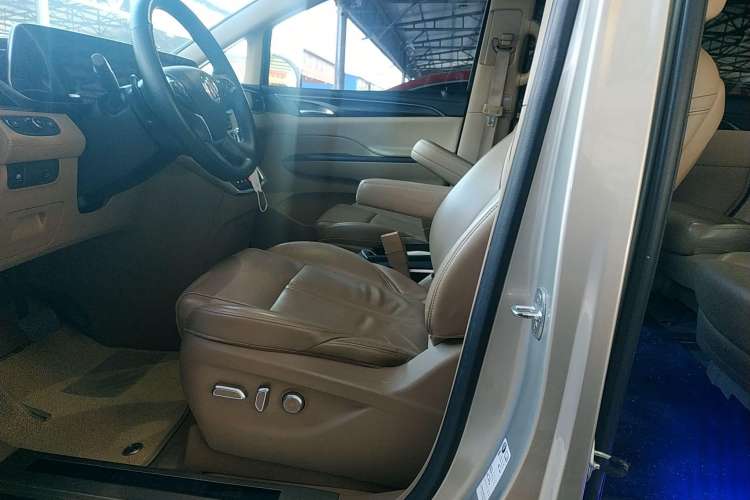 Used Buick GL8 2021 ES Land Cruiser 653T Luxury Edition