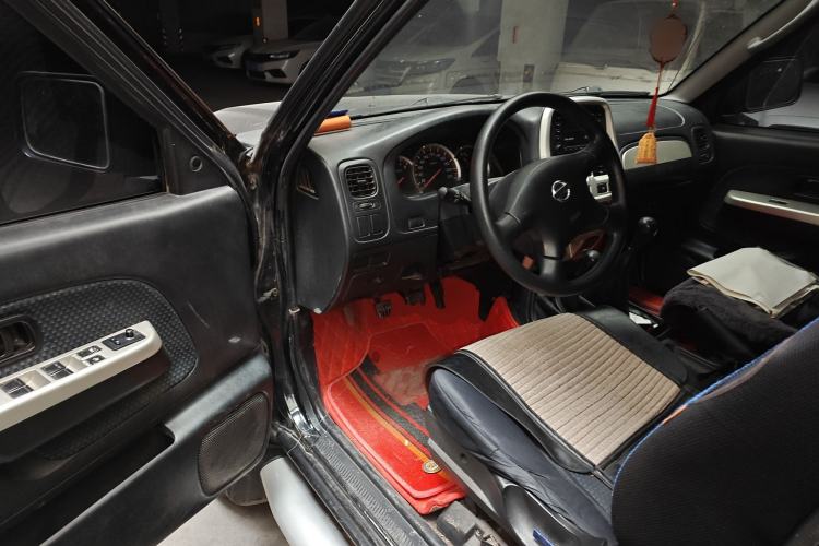 Used Nissan Paladin 2013 2.4L Four-Wheel Drive Standard Version China IV Standard
