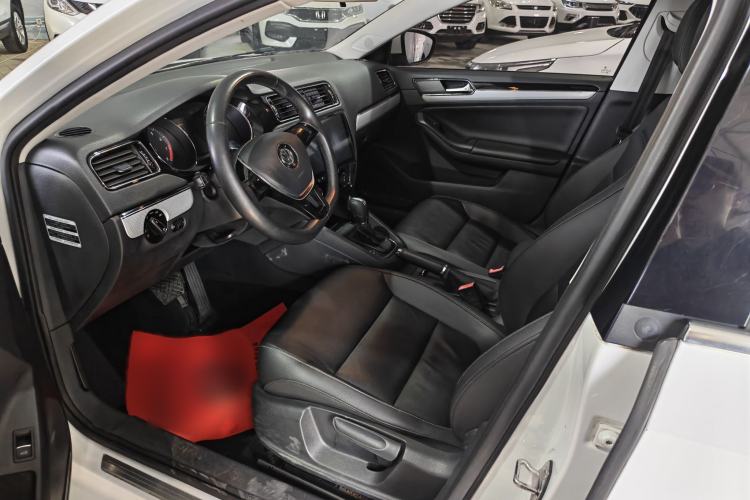 Used Volkswagen Sagitar 2016 230TSI 25th Anniversary Edition Interior 3