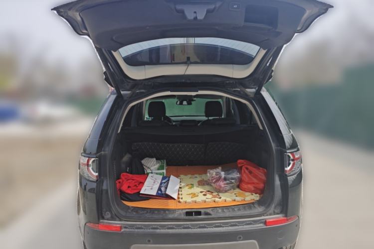 Used Land Rover Discovery Sport 2018 240 PS SE Version Trunk