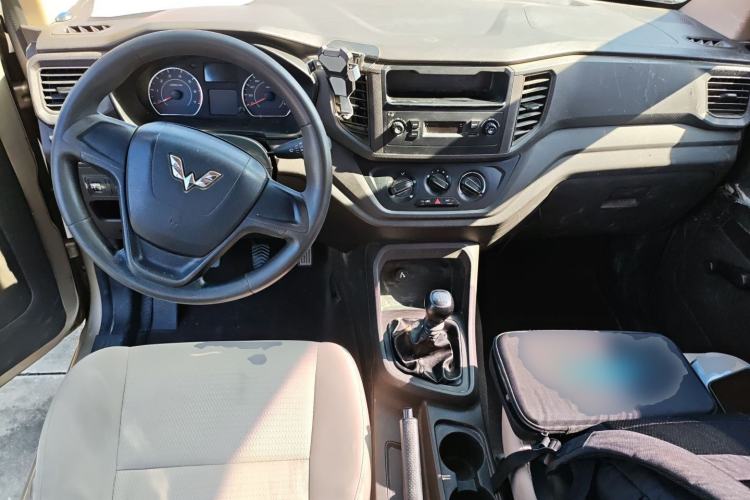 Used Wuling Hongguang V 2019 1.5L Base Version China VI LAR