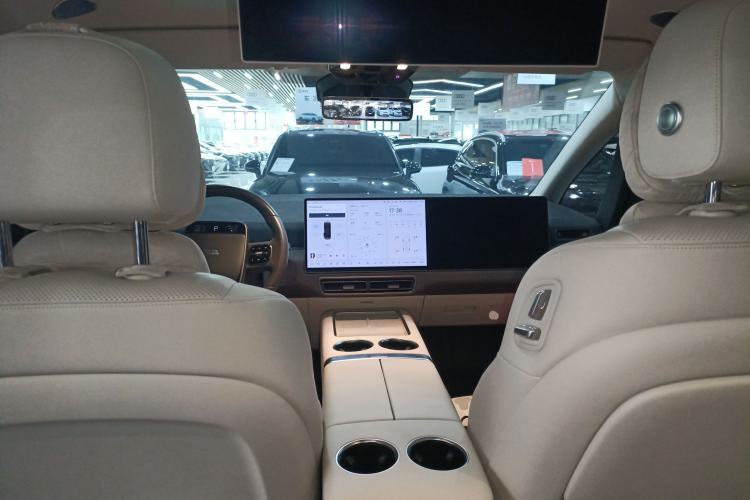 Used Li Auto MEGA 2024 Ultra Model
