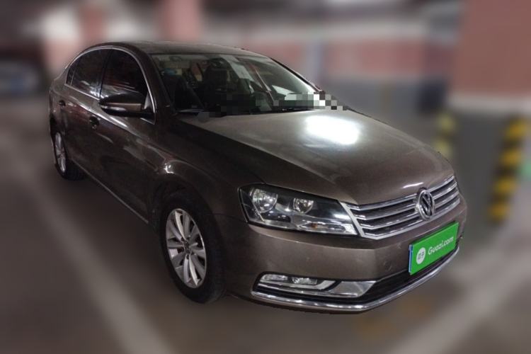 Used Volkswagen Magotan 2015 1.8TSI Luxury Model Front Right 45 Deg