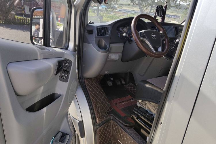 Used Foton Toano 2024 Joyear Multi-Function 2.0T Manual Long-Wheelbase Mid-Roof Model with Single Rear Tire Available in 5/6/7/9-Seater Configurations
