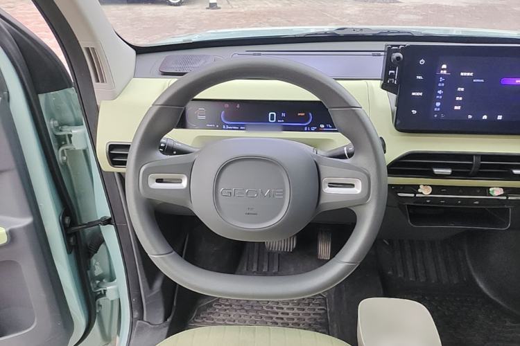 Used Geely Galaxy Panda 2024 Panda Mini 200km Endurance Bear Steering Wheel