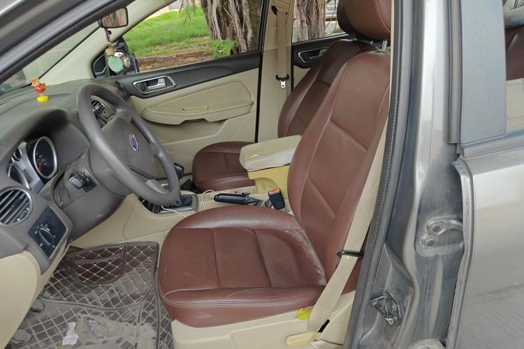 Used Ford Focus 2013 Sedan Classic 1.8L Manual Base Model Left Front Seat