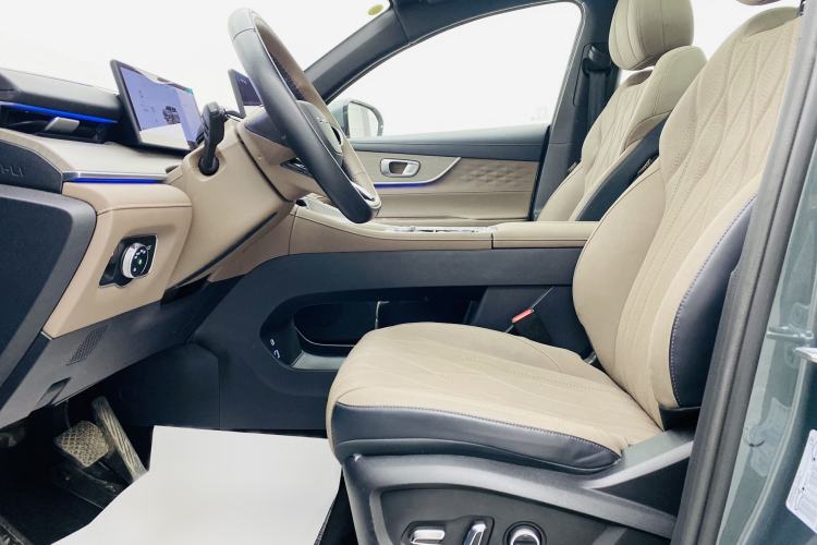 Used Chery Tiggo 8 PLUS 2025 290TGDI DCT Prestige 5-Seater Interior 2