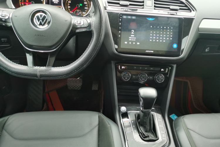 Used Volkswagen Tiguan L 2021 330TSI Automatic Two-Wheel Drive Smart Edition Center Console