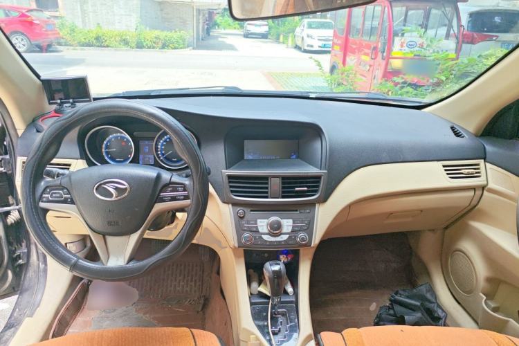 Used Soueast V5 Lingzhi 2014 1.5L CVT Comfort Model
