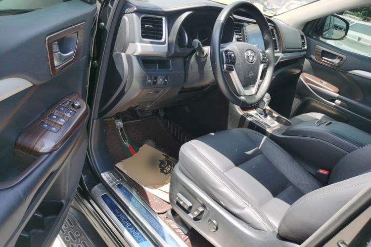 Used Toyota Highlander 2018 2.0T Four-Wheel Drive Luxury Edition 7 Seats China V Emission Standard
