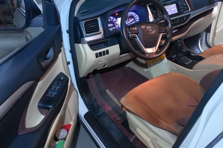 Used Toyota Highlander 2015 3.5L 4x4 Elite Edition 7-Seater Driver Seat