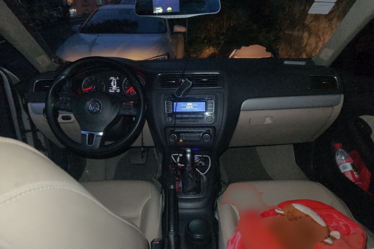 Used Volkswagen Sagitar 2012 1.4TSI Automatic Fashion Edition Center Console