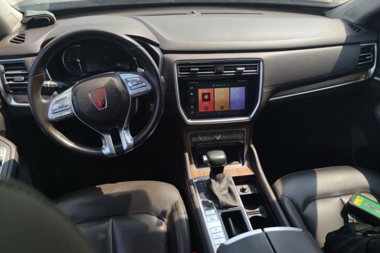 Used Roewe RX8 2019 30T Smart Connectivity Two-Wheel Drive Supreme Flagship Edition Center Console