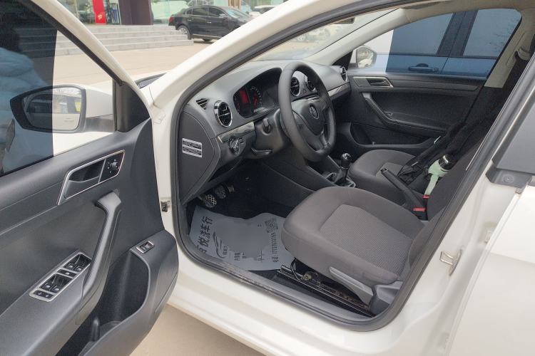 Used Volkswagen Jetta 2017 1.5L Manual Fashion Edition