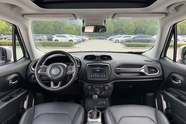 Used Jeep Renegade 2018 Connected Large Screen Version 180T Automatic Smart Version