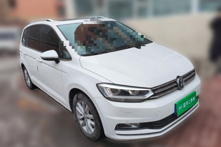 Used Volkswagen Touran 2016 Volkswagen Touran L 280TSI DSG Comfort Edition Front Right 45 Deg