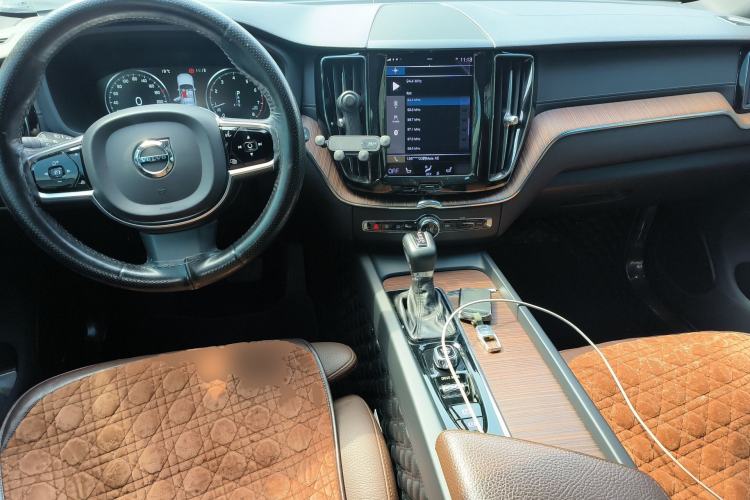 Used Volvo XC60 2021 T5 4x4 Smart Luxury Edition