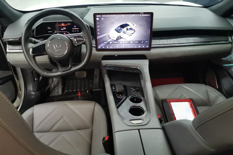 Used Zeekr 001 2023 WE Edition 86 kWh Center Console