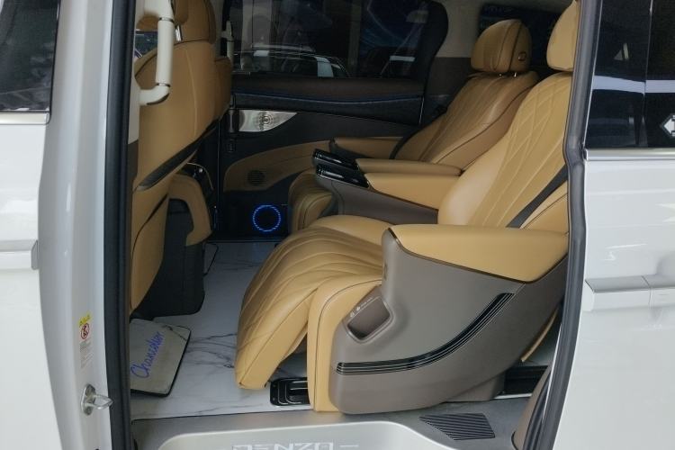 Used Denza D9 2022 DM-i 1040 Prestige Model