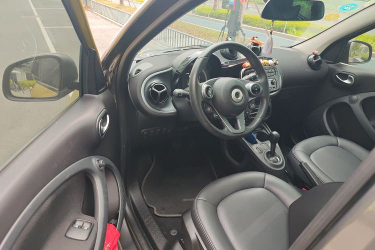 Used smart forfour 2016 1.0L 52 kW Passion Edition Driver Seat