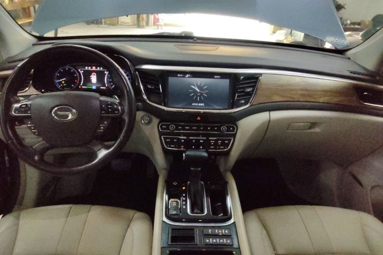 Used GAC Trumpchi GS8 2017 320T Two-Wheel Drive Luxury Smart Connectivity Version (7 Seats)
