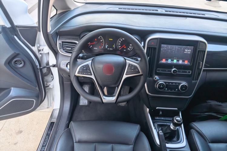 Used BYD Song MAX 2017 1.5T Manual Smart Connect Luxury 7-Seater Steering Wheel