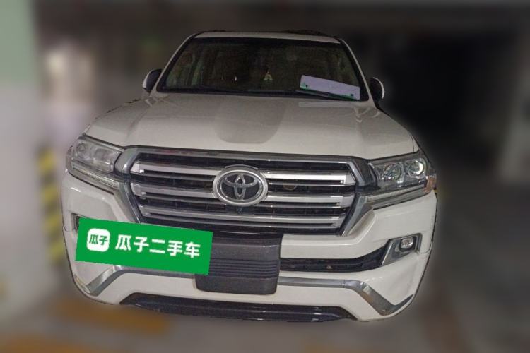Used Toyota Land Cruiser 2018 4.0 GX-R Eight Cylinders No Winch Outboard Mount Middle East
