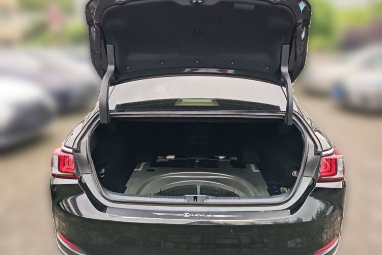 Used Lexus ES 2018 300h Premier Edition China VI Standard Trunk