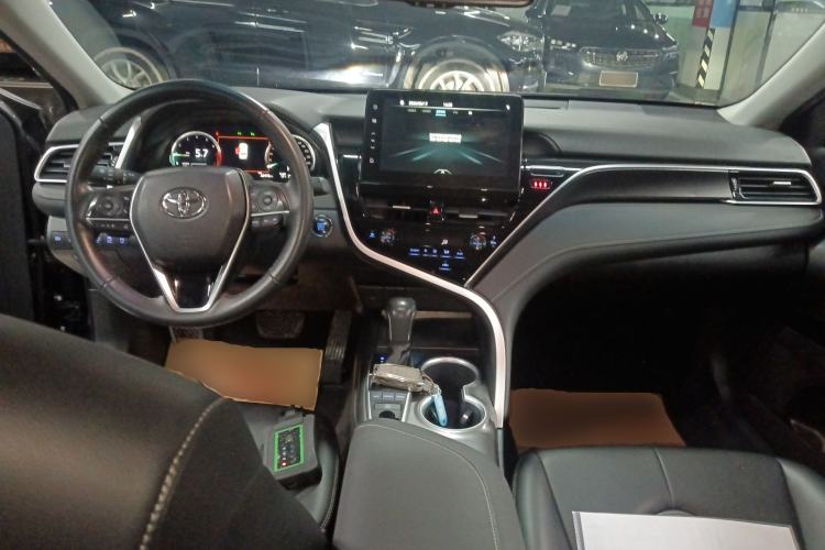 Used Toyota Camry 2023 2.5S Knight Edition Center Console