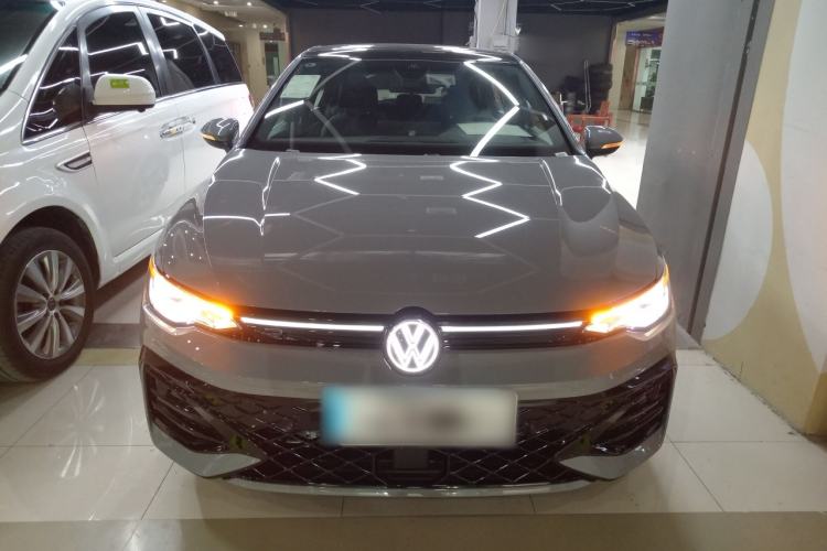 Used Volkswagen Golf 2025 Facelifted II 300TSI R-Line
