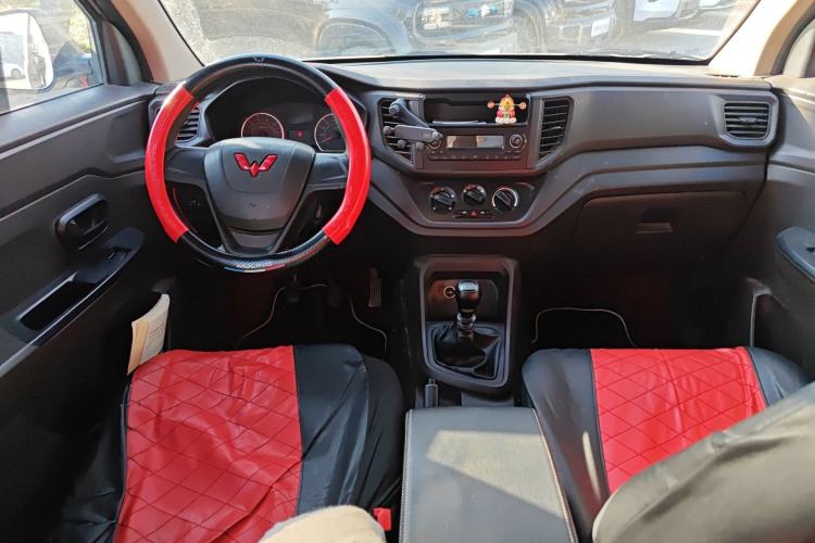 Used Wuling Hongguang V 2022 1.5L Jingqu Version Hydraulic Power Steering LAR Center Console