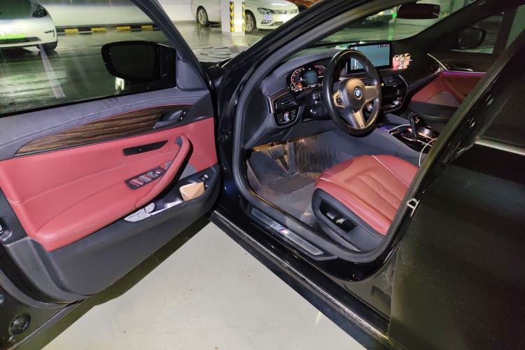 Used BMW 5 Series 2022 Restyled 530Li Leading Edition M Sport Package Driver Seat