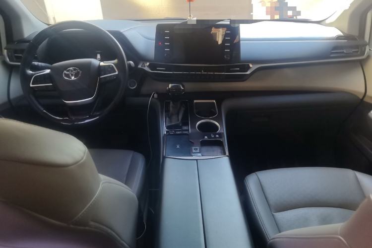 Used Toyota SIENNA 