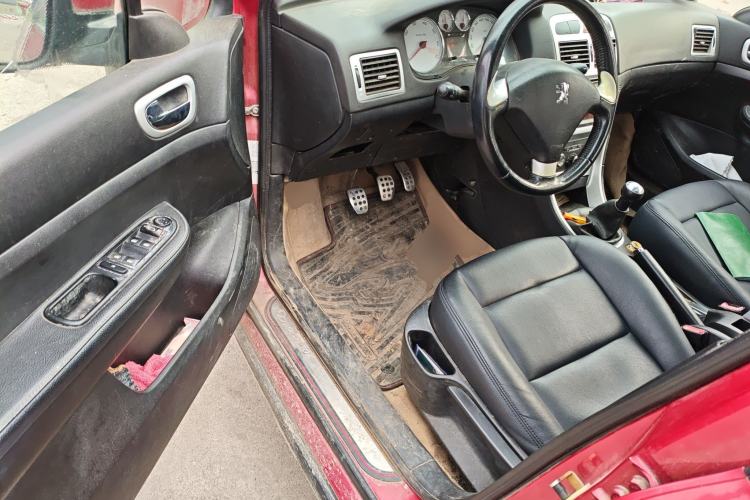 Used Peugeot 307 2013 1.6L Manual CROSS
