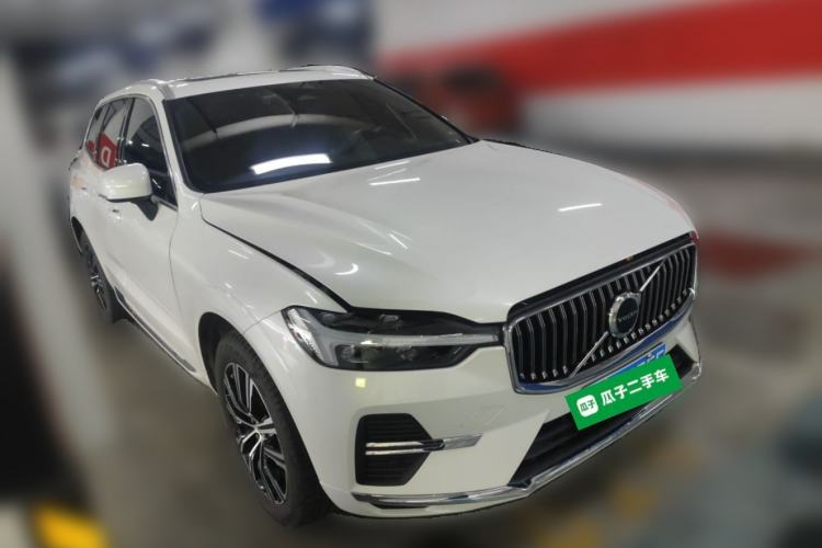 Used Volvo XC60 2022 B5 4x4 Smart Luxury Edition Front Right 45 Deg