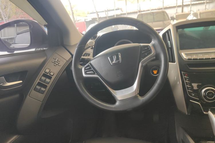 Used Luxgen U6 SUV 2015 1.8T ZhiZun Model Steering Wheel