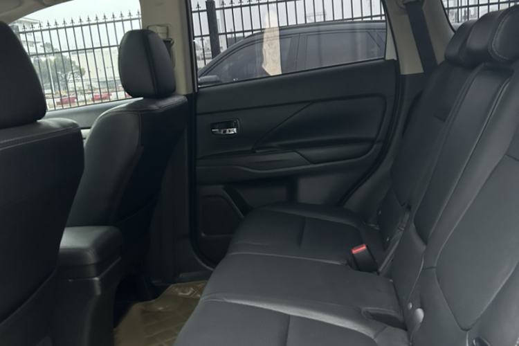 Used Mitsubishi Outlander 2014 2.4L 4x4 Deluxe Value Edition 5 Seats