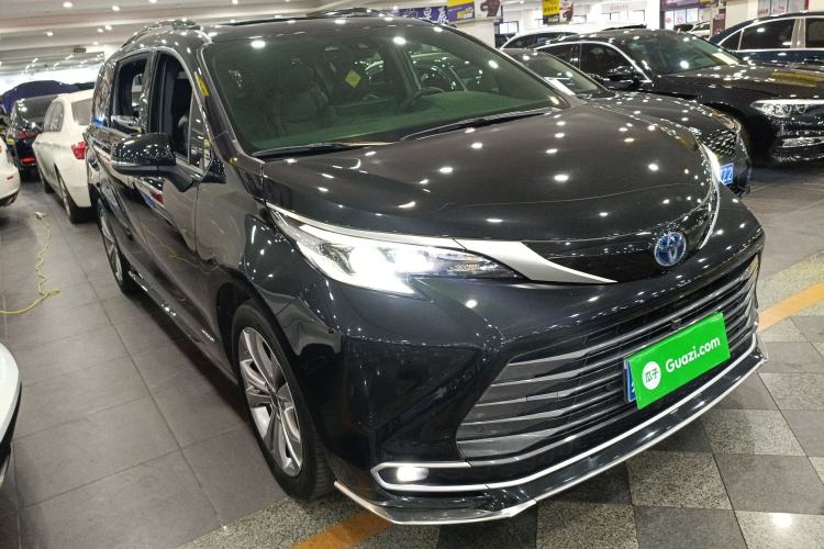 Used Toyota SIENNA 2023 2.5L Hybrid Deluxe Edition
