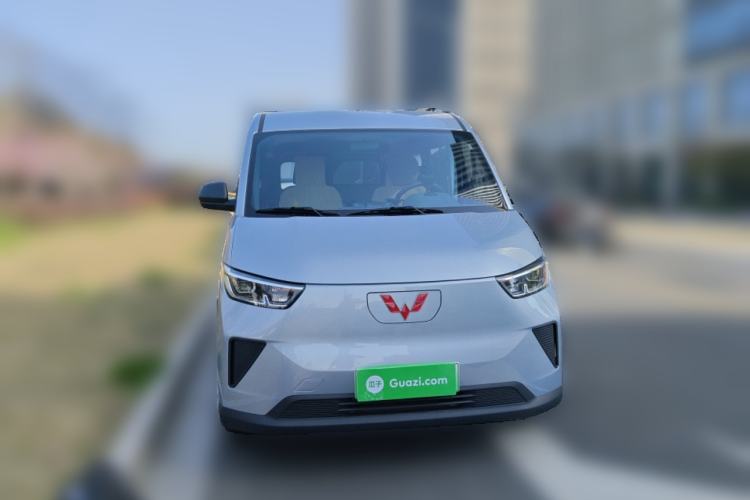 Used Wuling Yangguang 2024 300KM Comfort Version Passenger Van 75kW Front