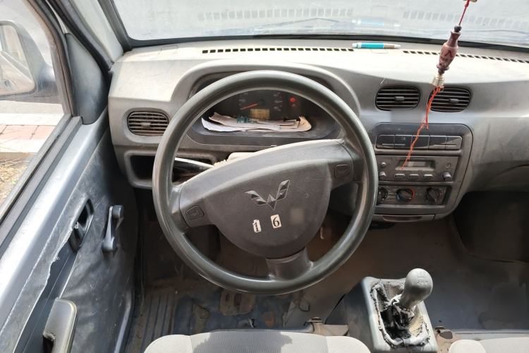 Used Wuling Zhiguang 2010 1.0L New Version Practical Short-Body L2Y